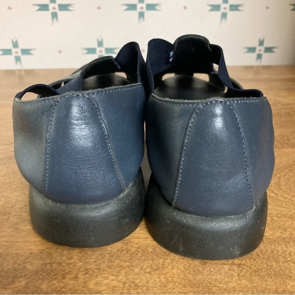 5/$15 Used Studio Collection Navy Blue Leather Sandals 7.5